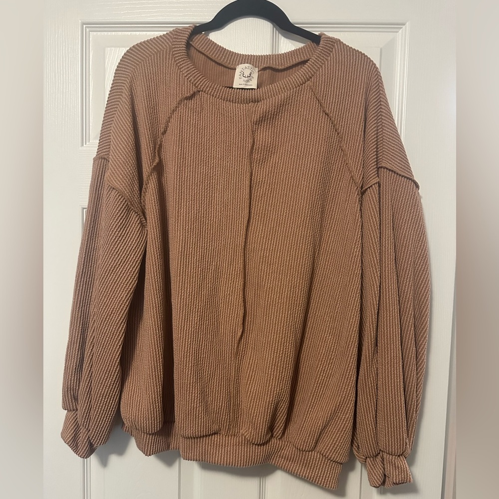 NWOT Fantastic fawn ribbed top. Size Large.